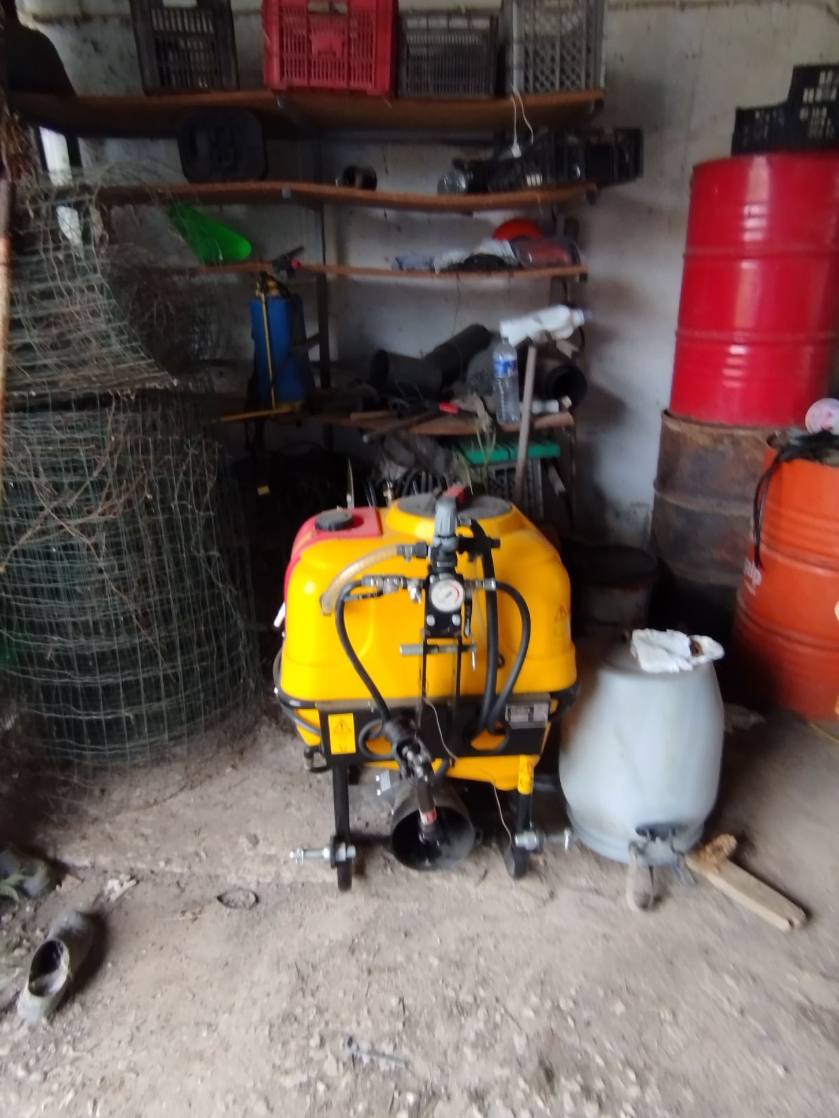 Vendo trator e alfaias