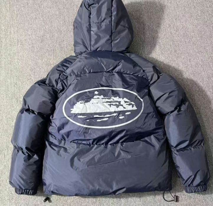 Пуховик Corteiz.