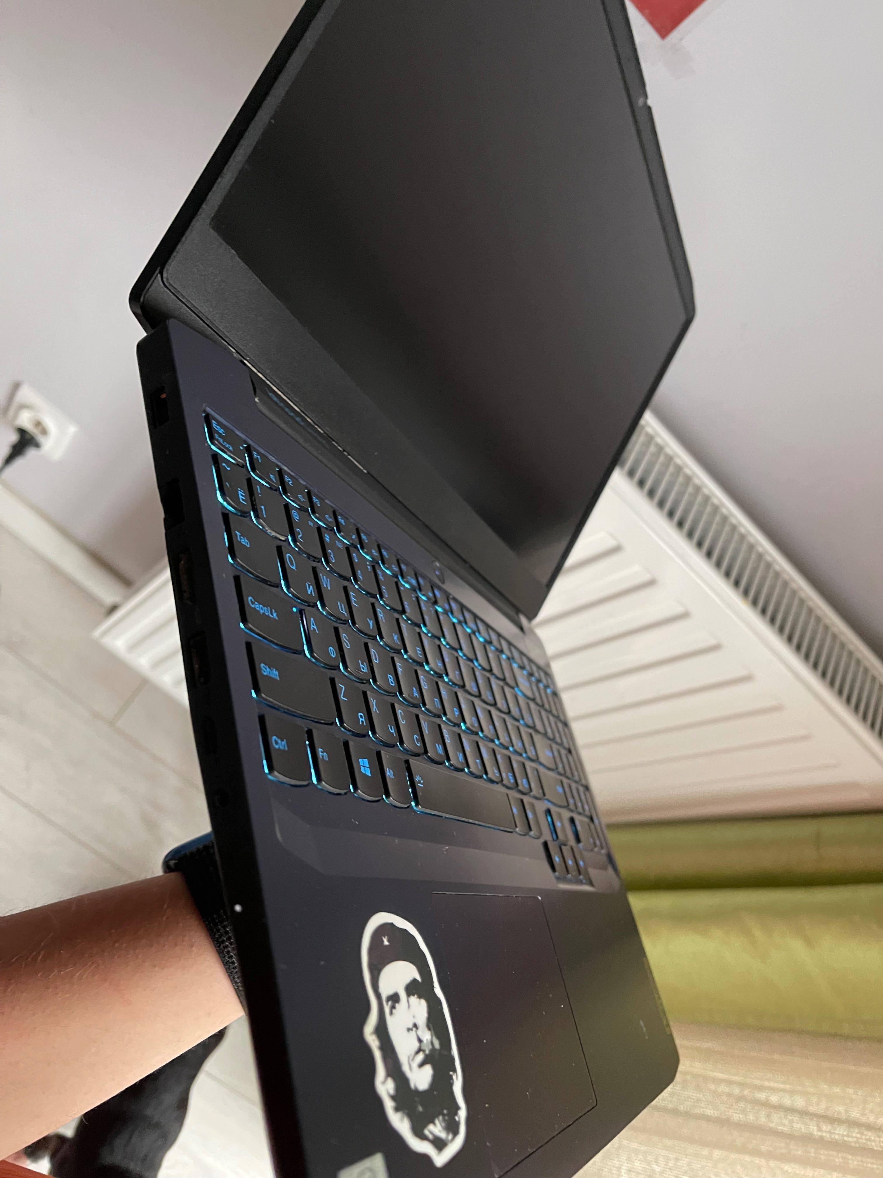 Laptop Lenovo gamingowy
