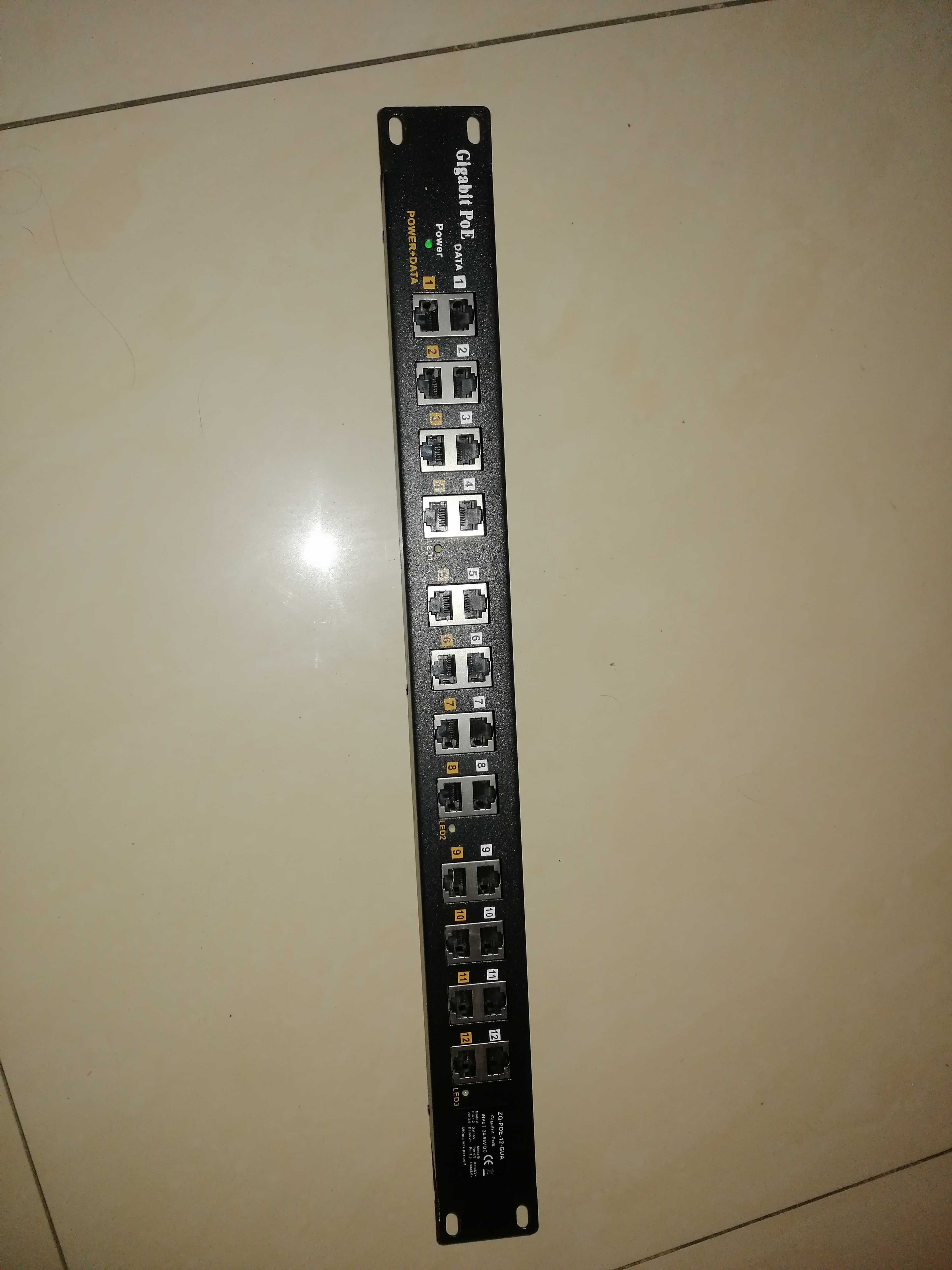 Patch panel PoE Gigabit 19" 1U - 12 portów