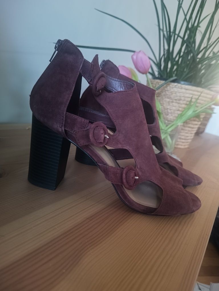 Botki ażurowe, sandały na obcasie 42