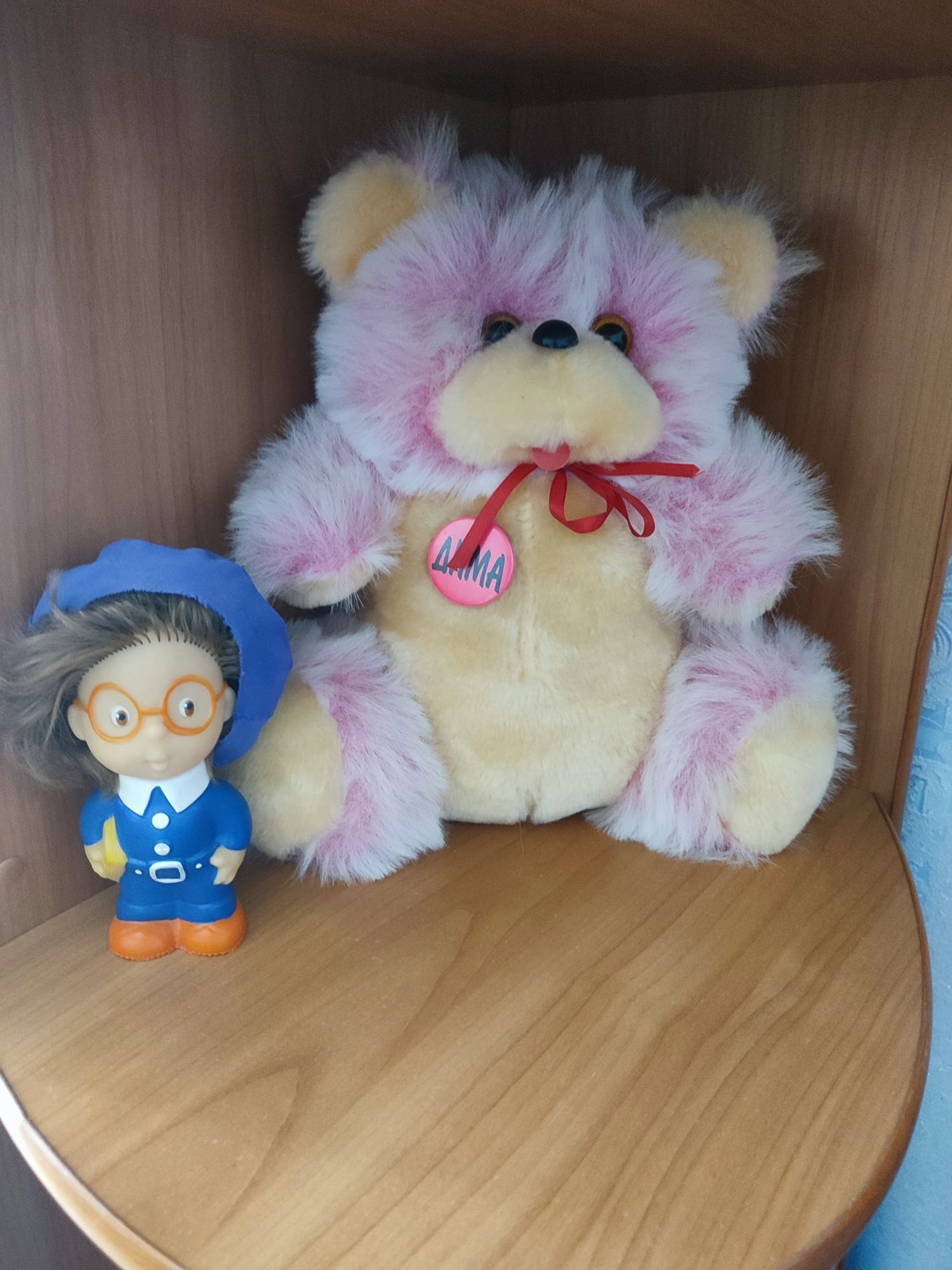 Куклы времен СССР и мягкие игрушки.