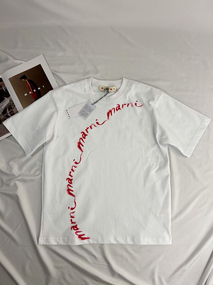 Біла футболка с надписом marni розмір s-m