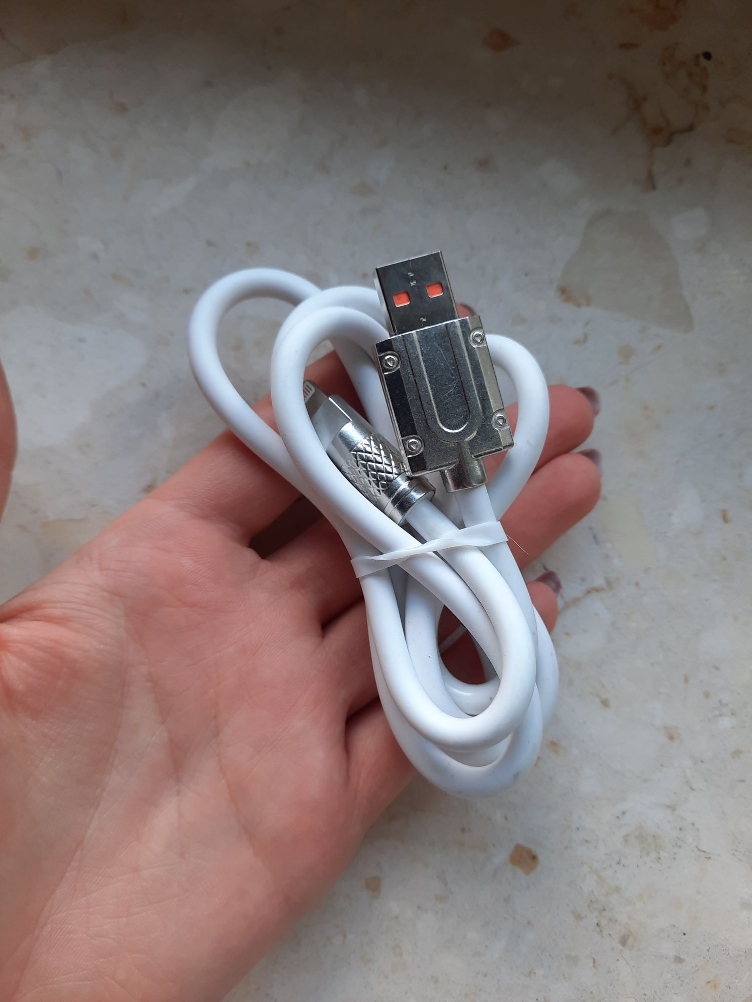 Kabel do iPhone biały