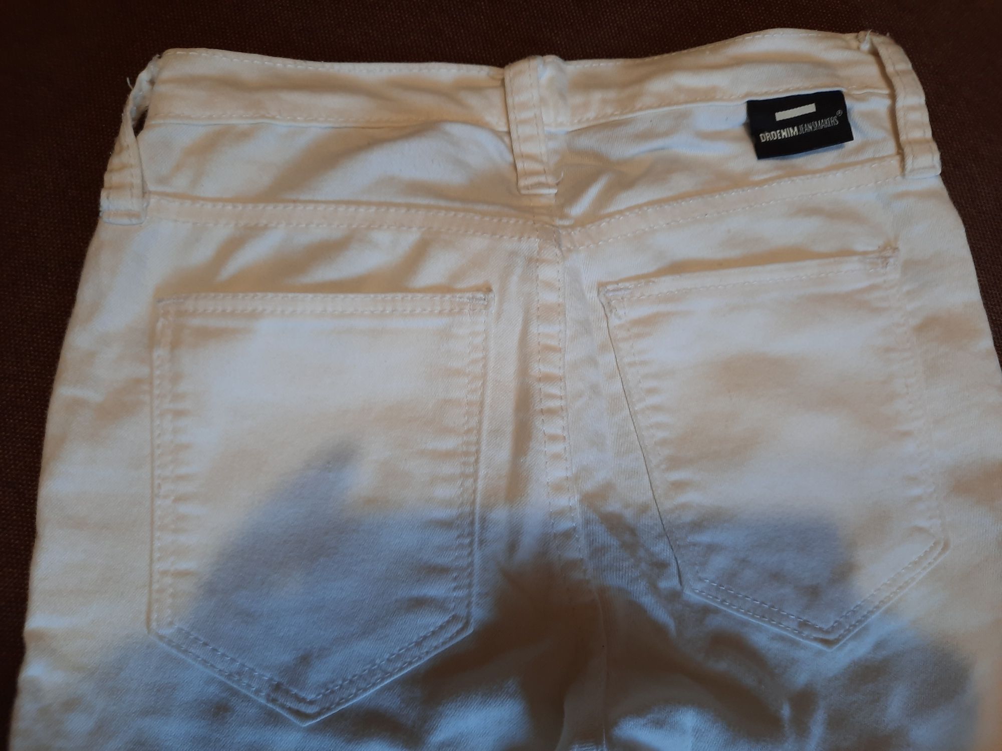 Білі стрейчеві джинси
