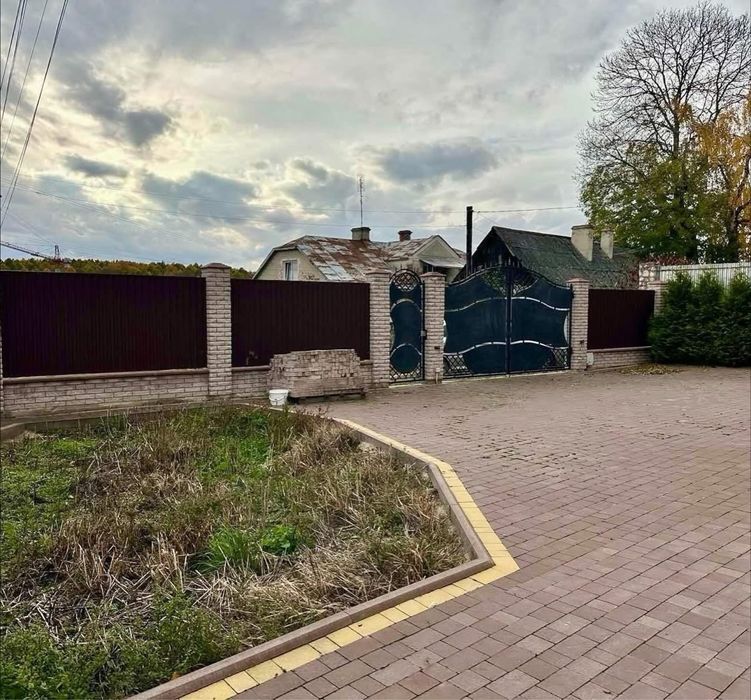 Продається окремий будинок в Кутківцях