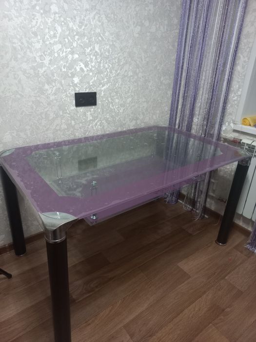 Продам кухонный стеклянный стол