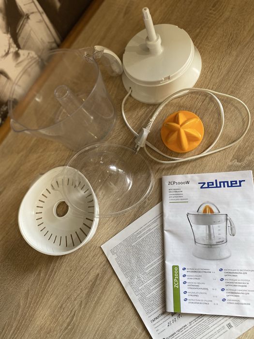 Соковитискач для цитрусових фруктів Zelmer ZCP1000W