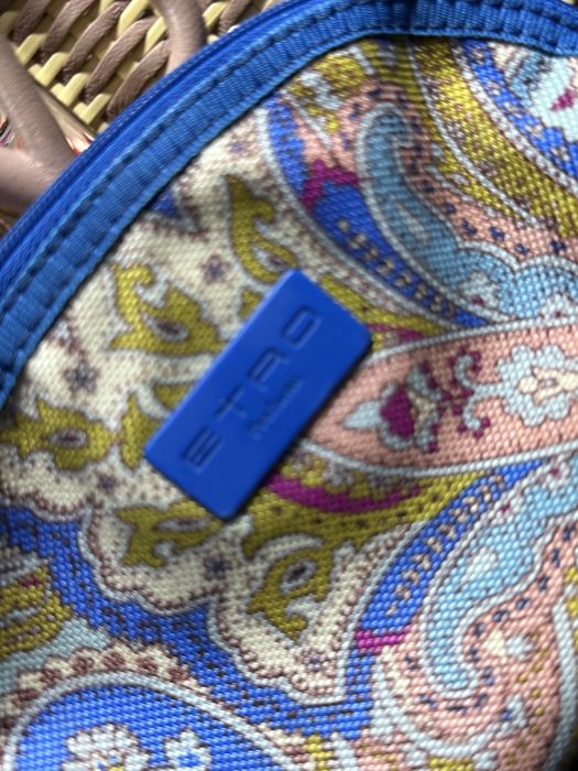 Продам косметичку Etro, оригинал, куплена в Ароматеке