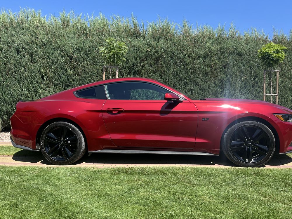 Mustang 6 silnik 3,7 V6 Ruby red