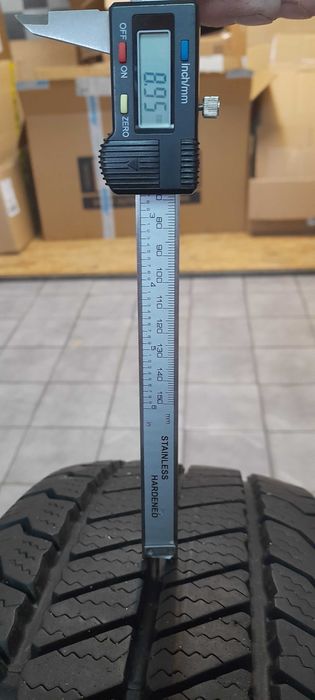 Opony zimowe BARUM 215/65 R 16 C dwie sztuki