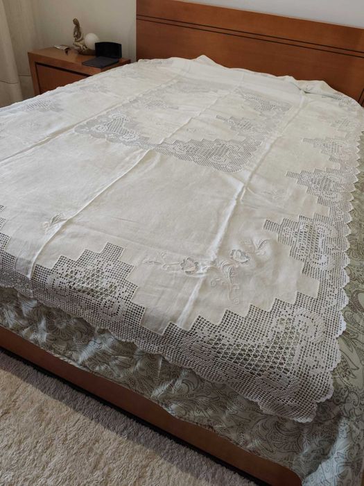 toalha de mesa bordada com croché