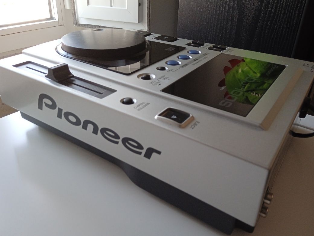 2 Pioneer CDJ100 + Mixer Behringer
