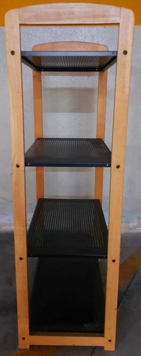 Estante com 4 prateleiras