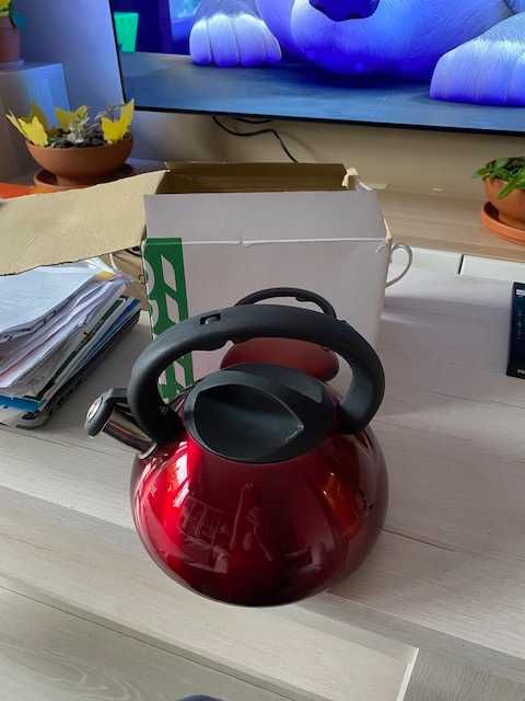 Nowy czajnik stalowy 2.2L – elegancki czerwony, z gwizdkiem