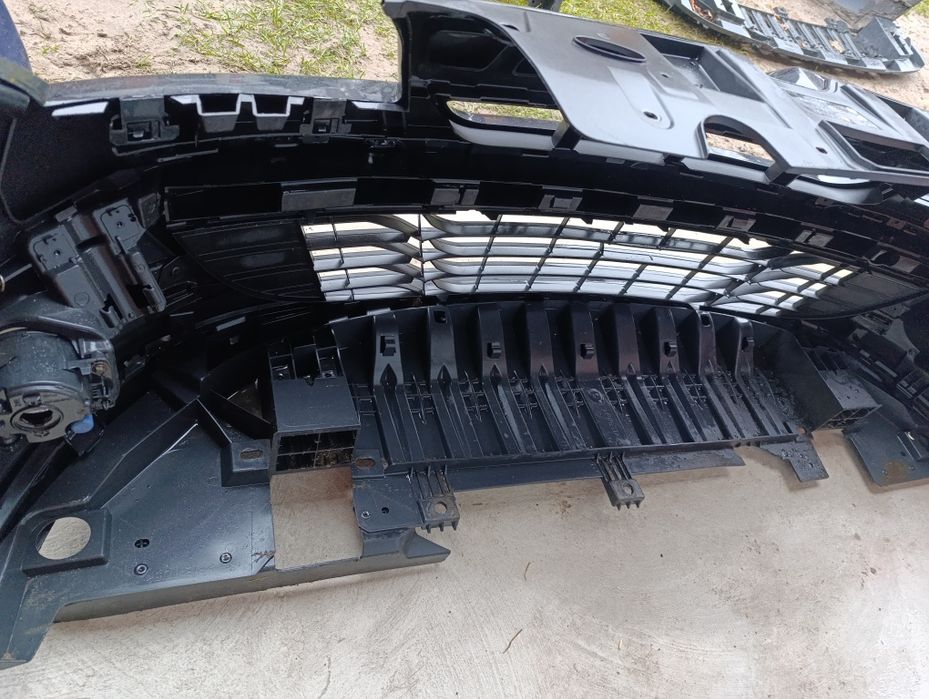 Бампер Меган 3 дорест, Tegne