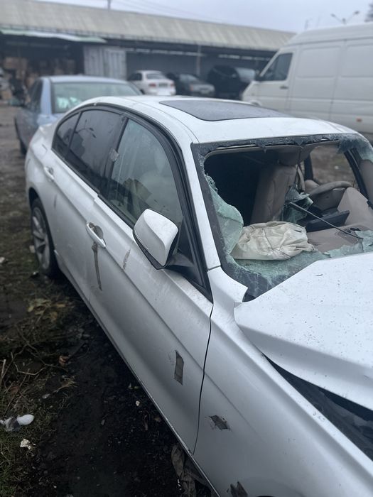 Срочно продаю машину BMW 328i