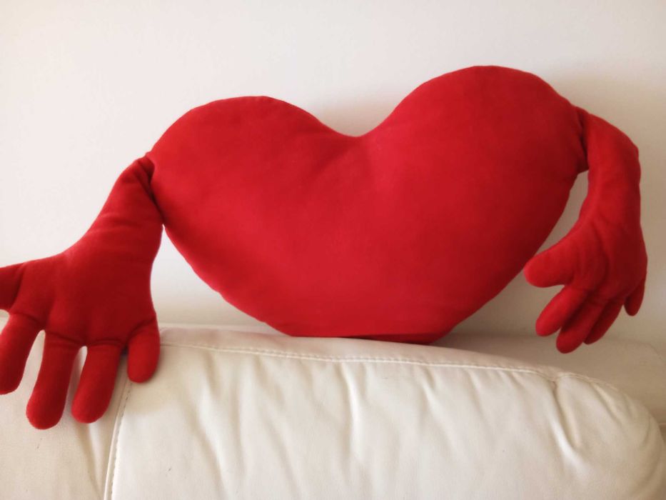 Almofada abraço, forma CORAÇÃO vermelho, 45x30cm