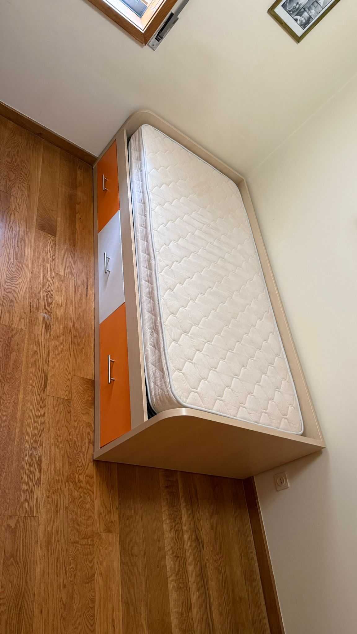 Cama de solteiro c/ colchão ortopédico