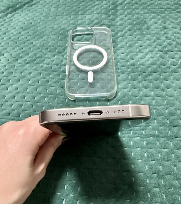 Продам iPhone 16 Pro 128GB Natural Titanium