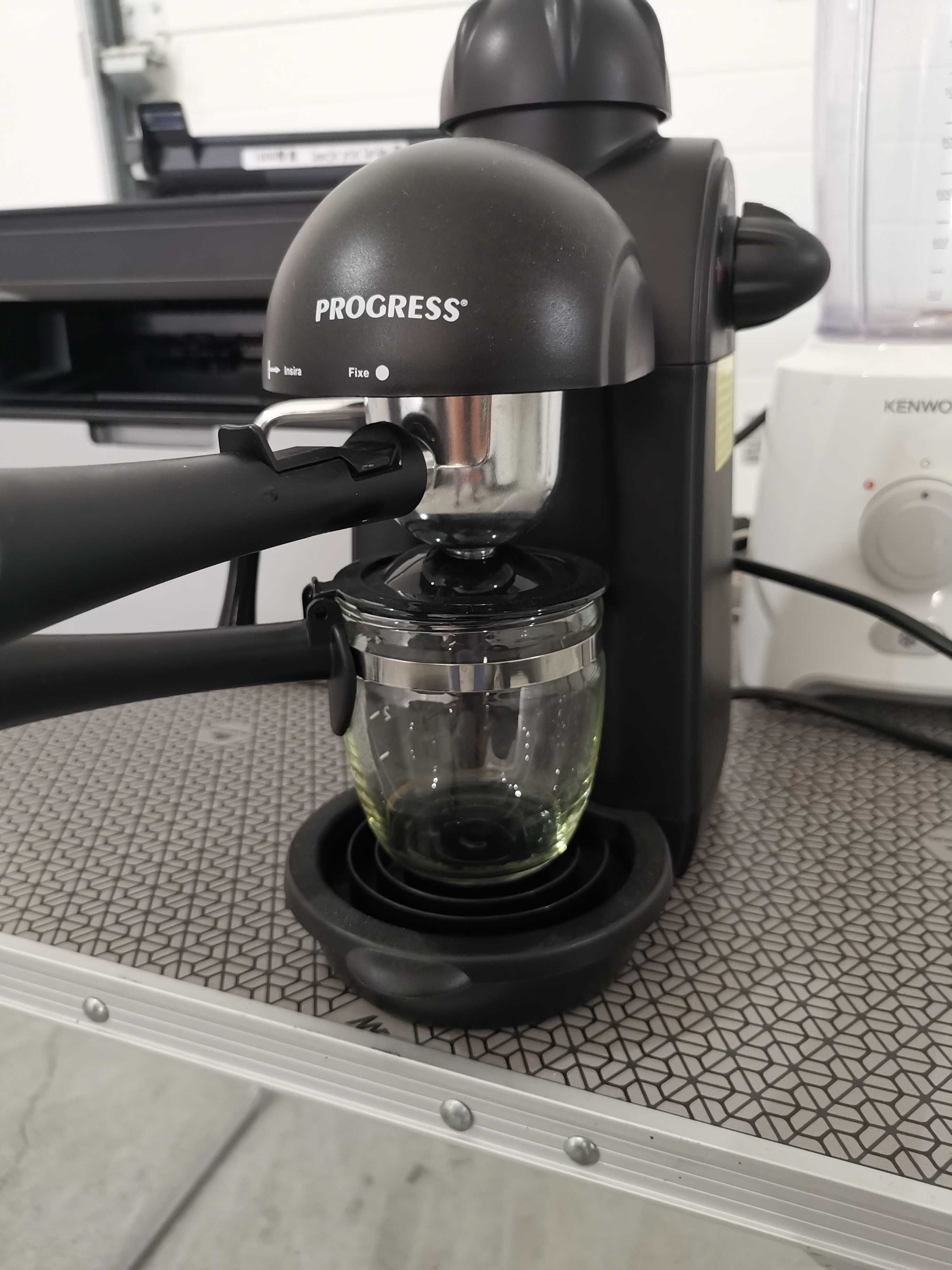 Impressora a Laser, Máquina de café e Liquidificador