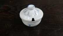 mała cukiernica porcelanowa