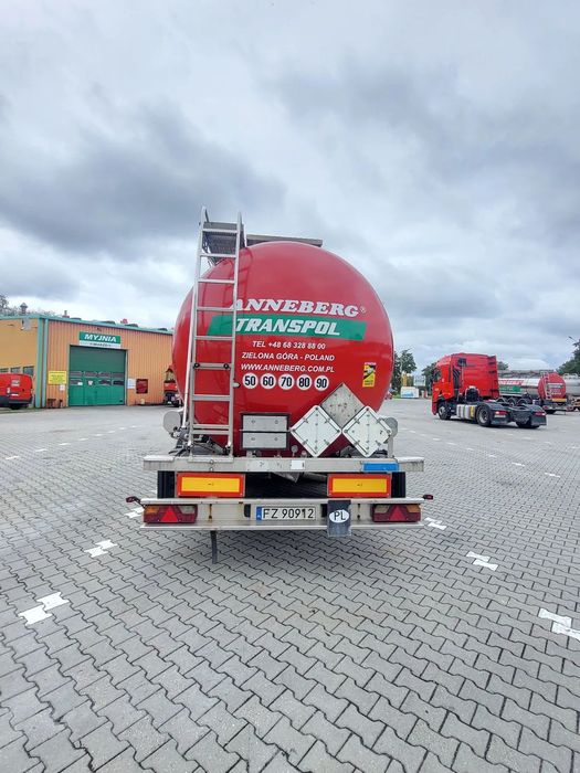 Feldbinder TSA 33.3  FELFBINDER 2002; L4BH; ADR; 33m3; trzy komory