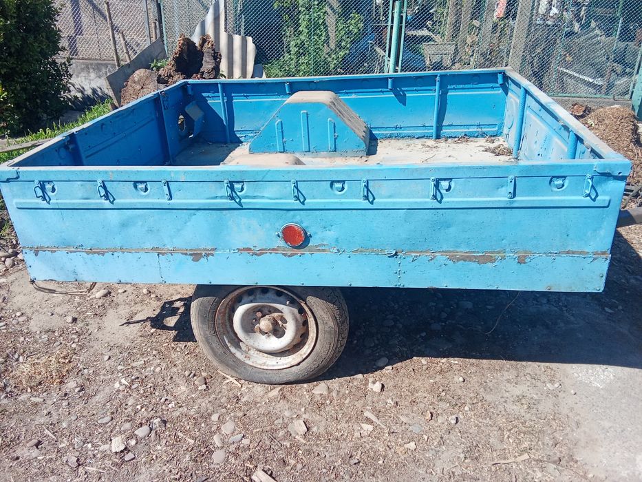 Продам прицеп легковой на документах с номерами .нахожу усиленый