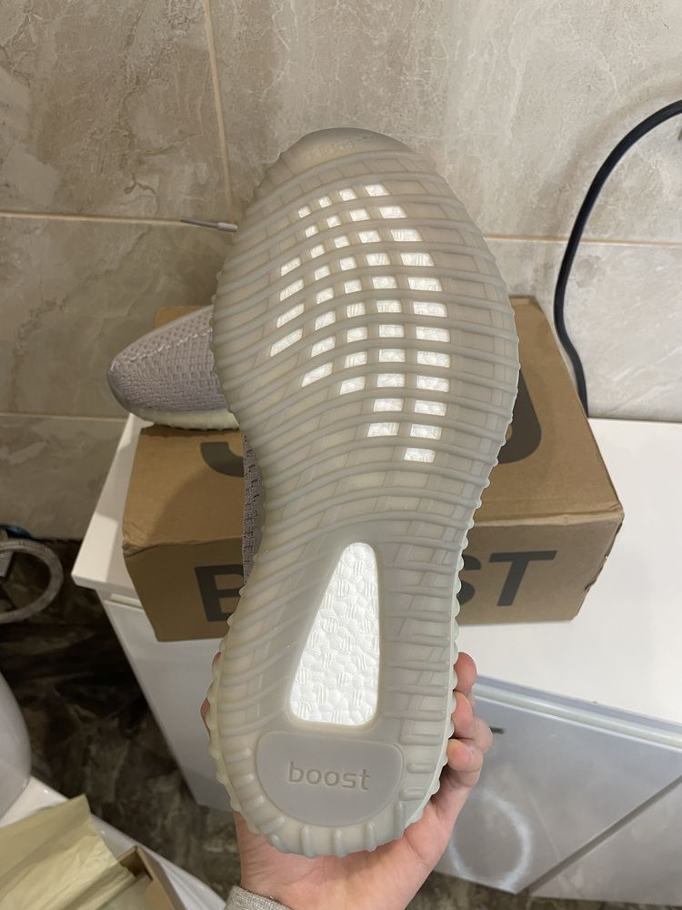 ОРИГІНАЛЬНІ Кросівки Adidas Yeezy Boost 350 V2 / 42 Розмір