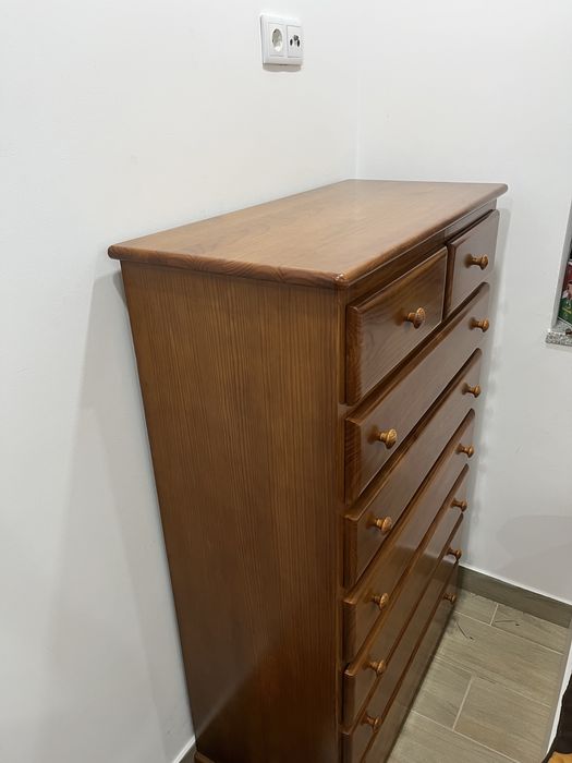 Camiseiro de madeira