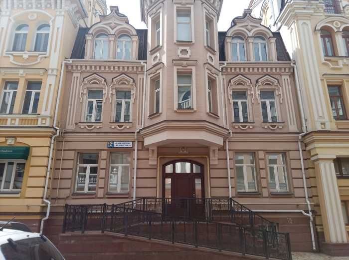 Продається окремий будинок на Воздвиженській-Поділ