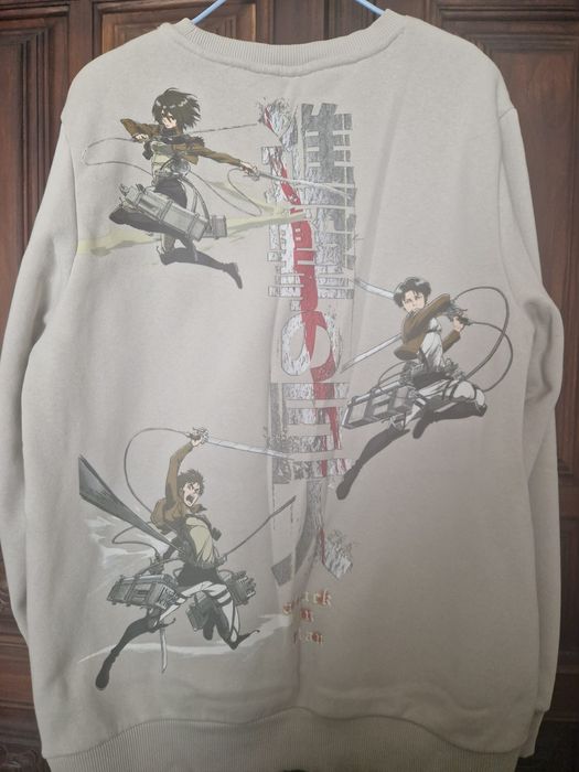 Sweat attack on titan Bershka