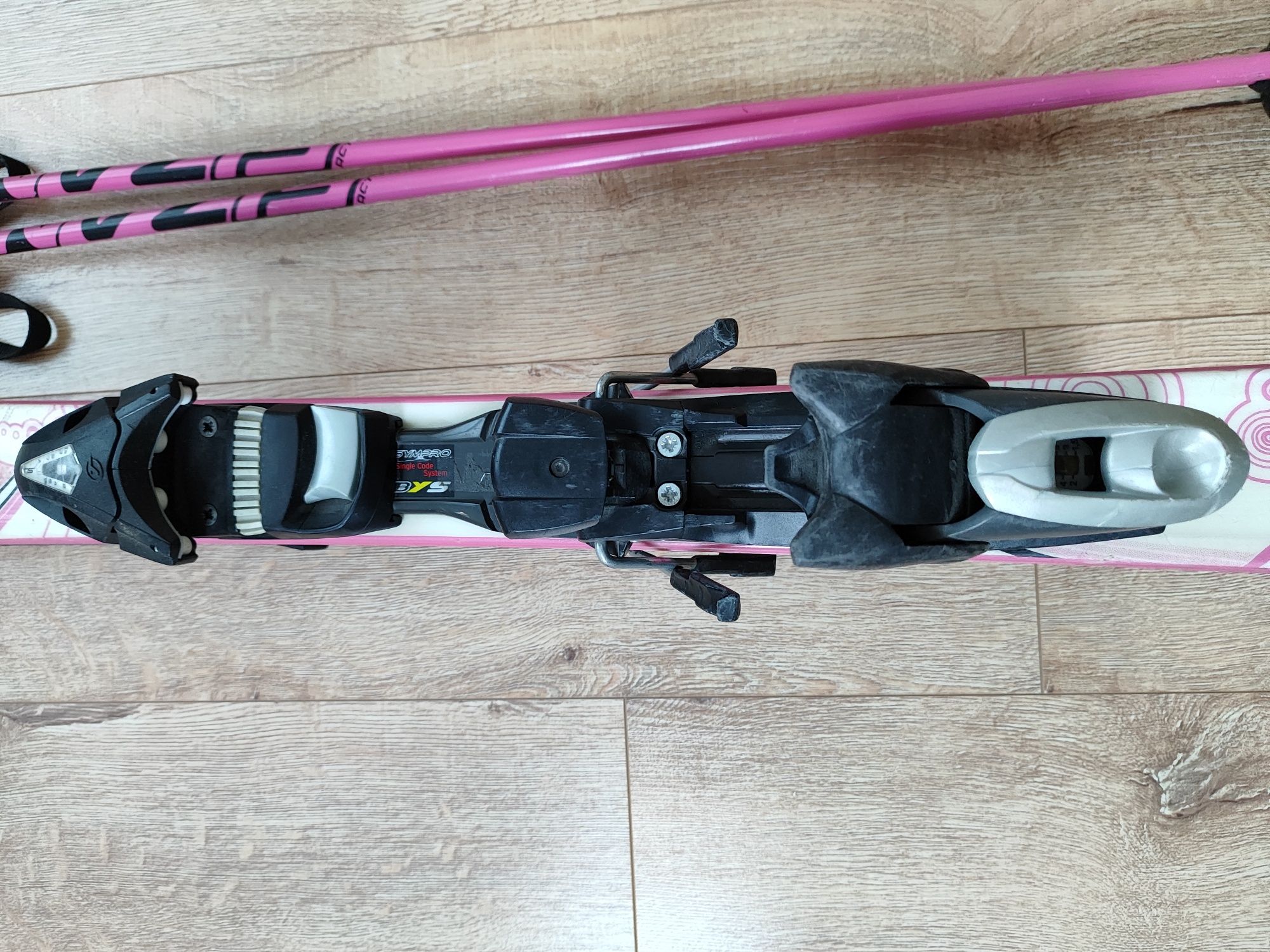 Narty dla dziewczynki K2 Luv Bug 124cm z kijkami