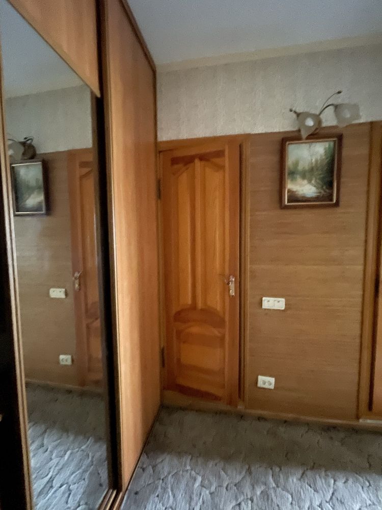 Продаж 2 х кімн квартири 53 м2  центр Вишневевого
