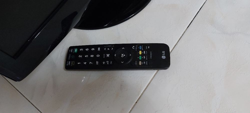Tv lg.   22'                     .
