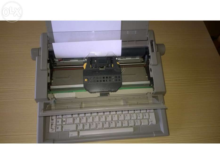 Máquina de escrever Olivetti