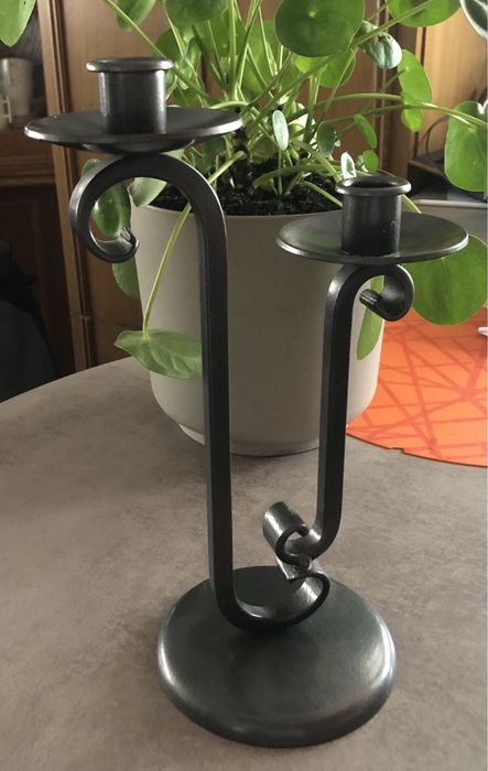 Świecznik metalowy, ciężki, stabilny