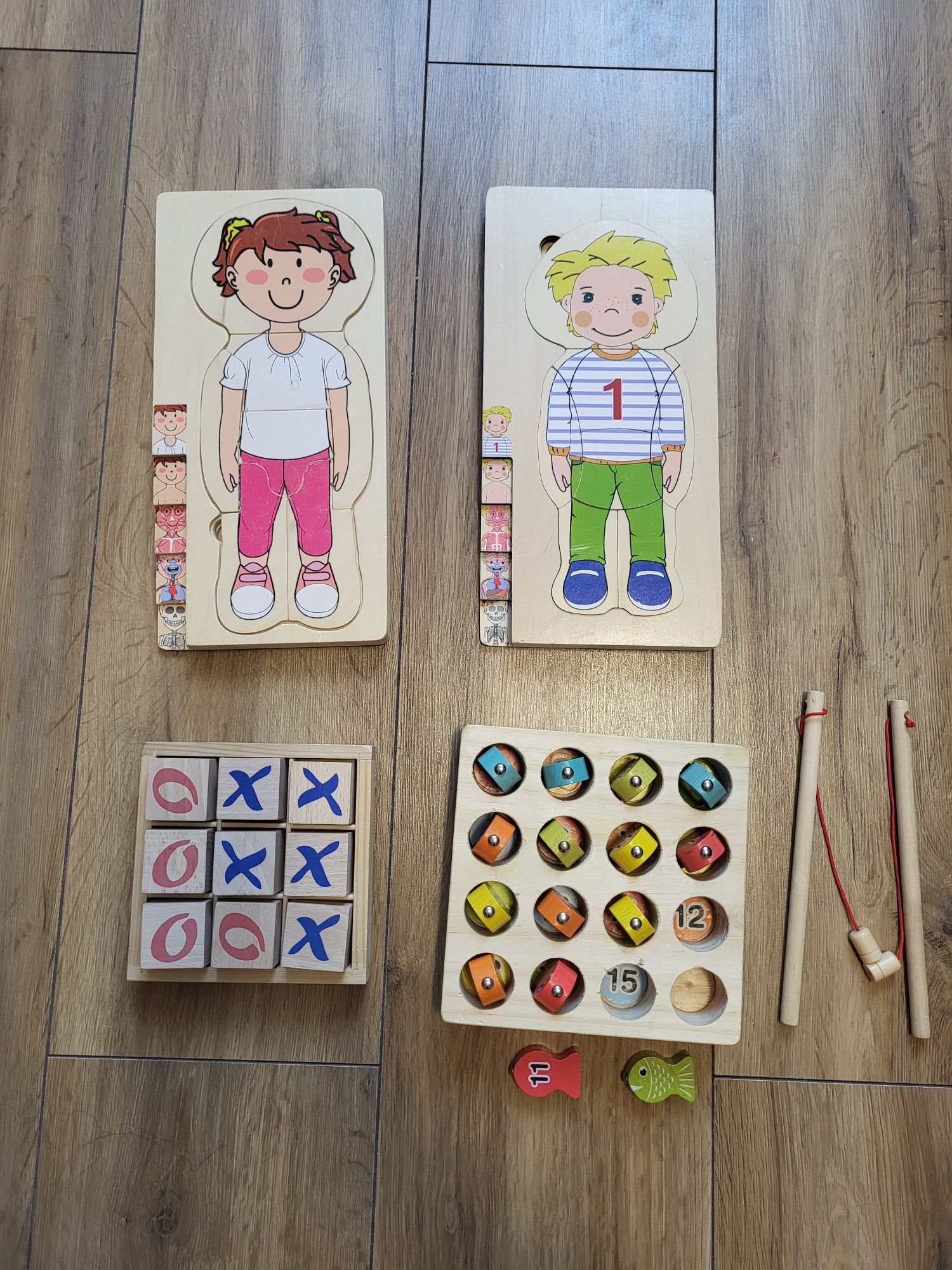Drewniane puzzle ciało i rybki