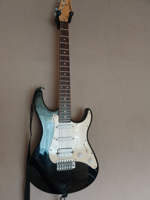 Gitara elektryczna Yamaha EG 012