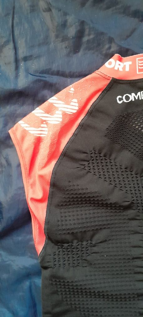 Koszulka biegowa Compressport.