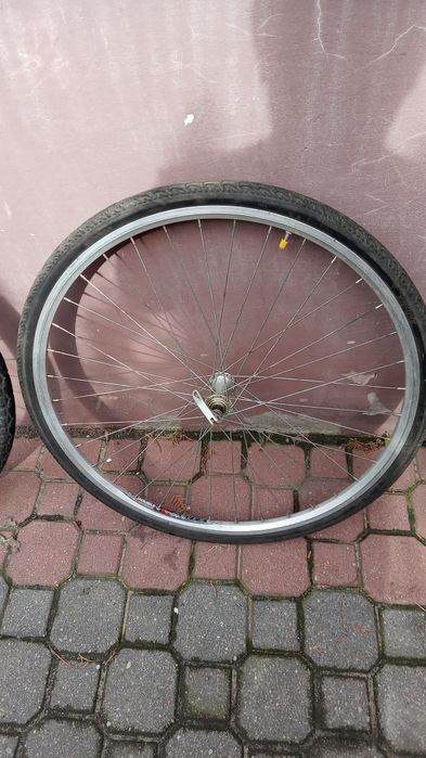 Dwa koła 28 cali  tył i przód