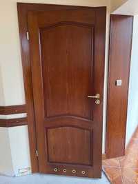 Piękne drzwi drewniane wykonane na zamówienie (komplet)