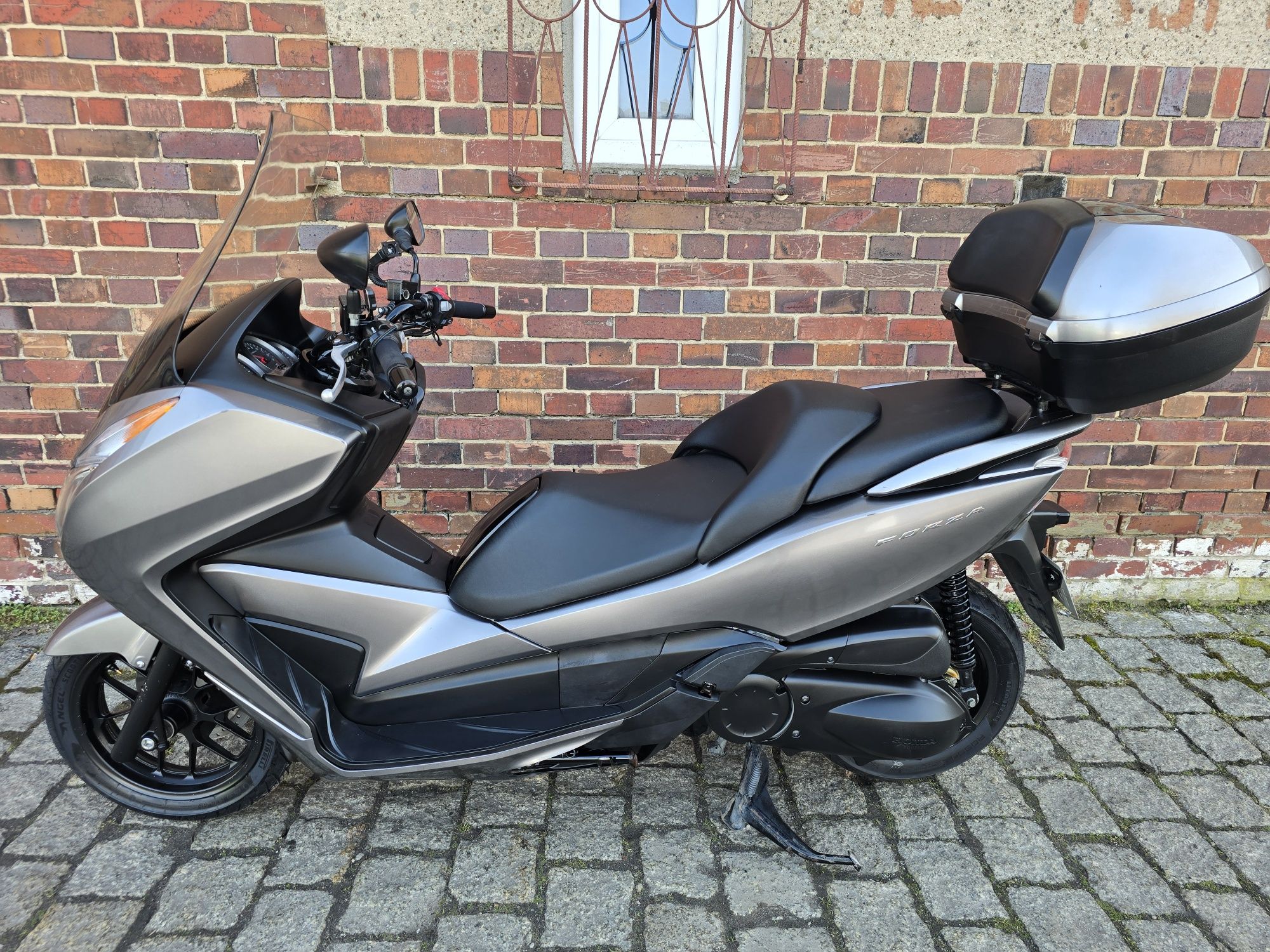 Honda Forza 300 .2014r. ABS // kufer // nowe opony