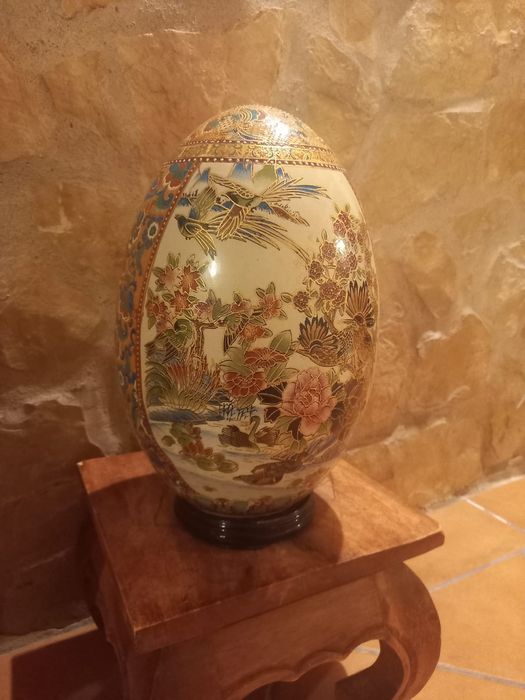 Grande e imponente ovo oriental Satsuma