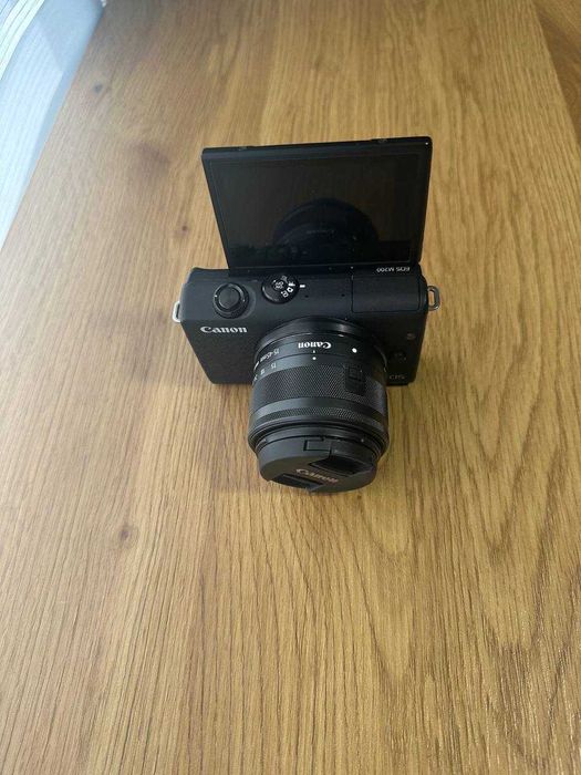 Canon m200 + 15-45mm IS STM Kit Black