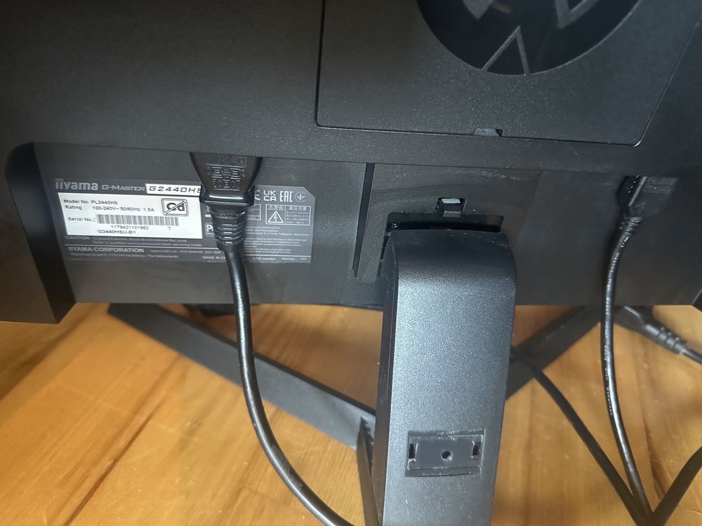 zestaw, komputer pc, nowy monitor i klawiatura,
