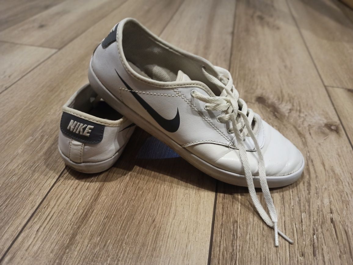 Sprzedam buty Nike typu trampki/tenisówki leather ze skóry. Stan dobry