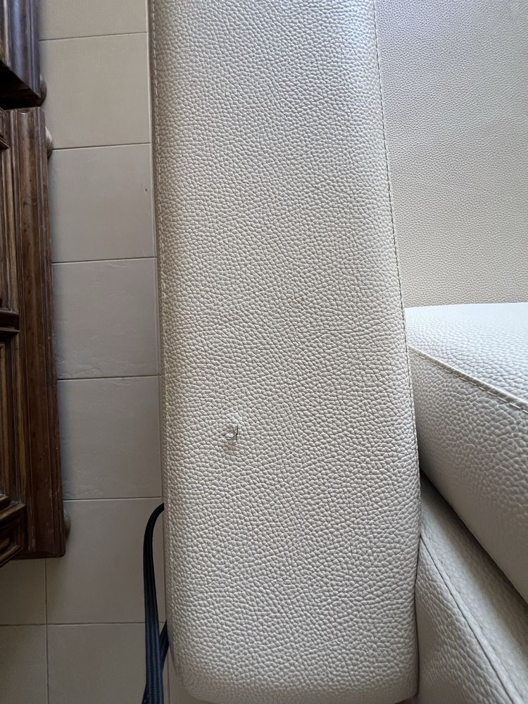 Sofas em pele cor branca