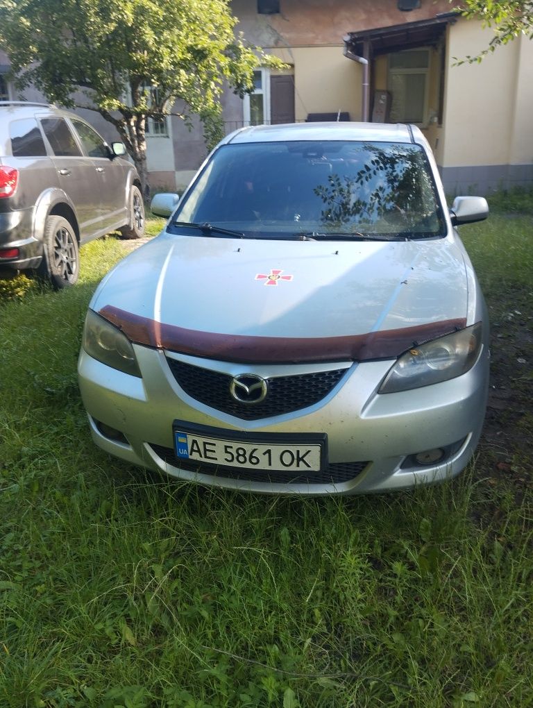 Мазда 3 2004 року