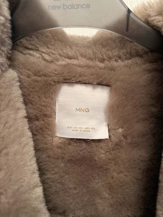 дубленка Mango.